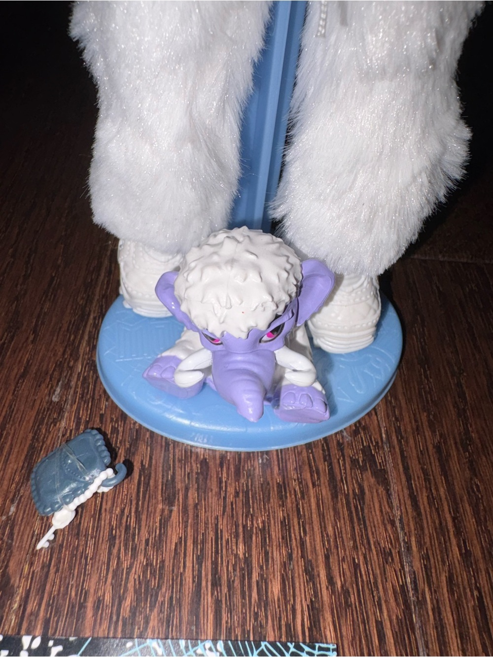 Monster High Abbey Reproduction - Picture 6 of 6